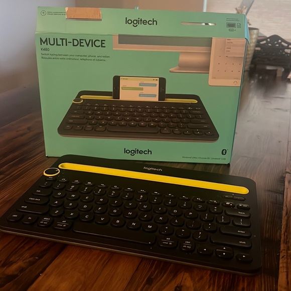 Logitech Tablets & Accessories Logitech Multi Device Keyboard In Black And Lime Green Detail